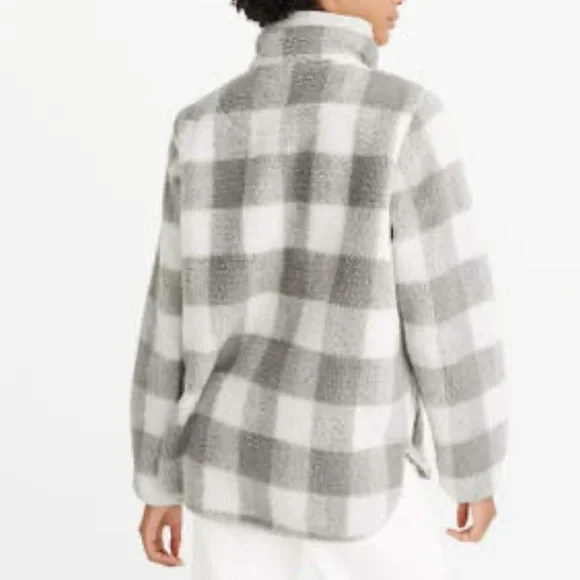 Abercrombie & Fitch Cream and Gray Checkered Fleece - Picture 2 of 11